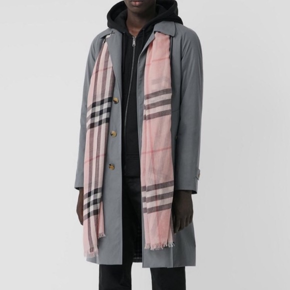 Burberry Giant Check Print Scarf - Picture 2 of 5